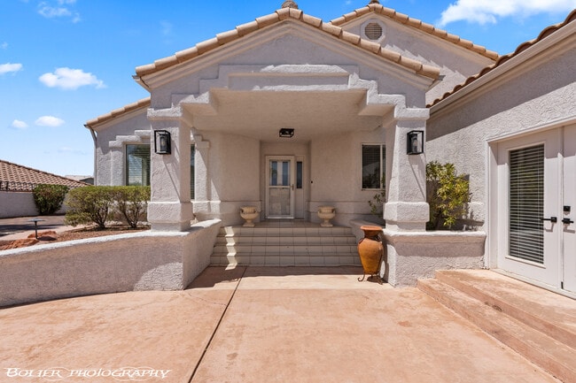 Building Photo - 931 Chaparral Dr