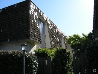Building Photo - Fourplex