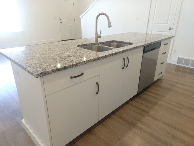 Foto del edificio - 335 S 1540 E