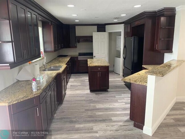Foto del edificio - 1712 SW 43rd Ave