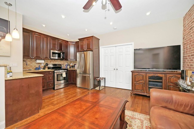 Foto del edificio - 223 W 115th St