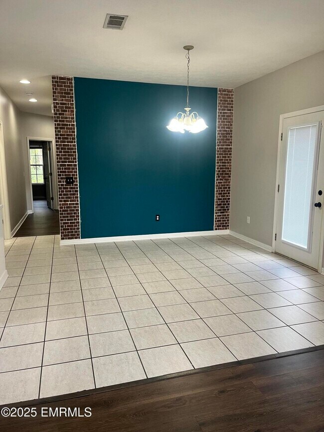 Foto del edificio - 391 Makenzie Ln