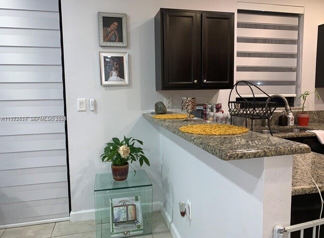 Foto del edificio - 3392 W 90th Terrace