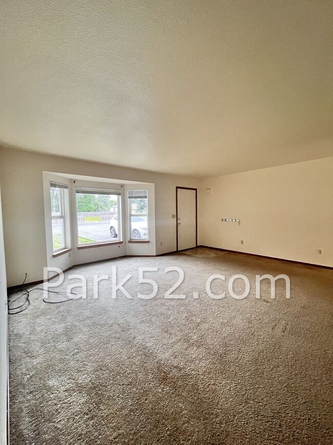 Building Photo - 2 Bedroom 1 Bathroom Tacoma Duplex