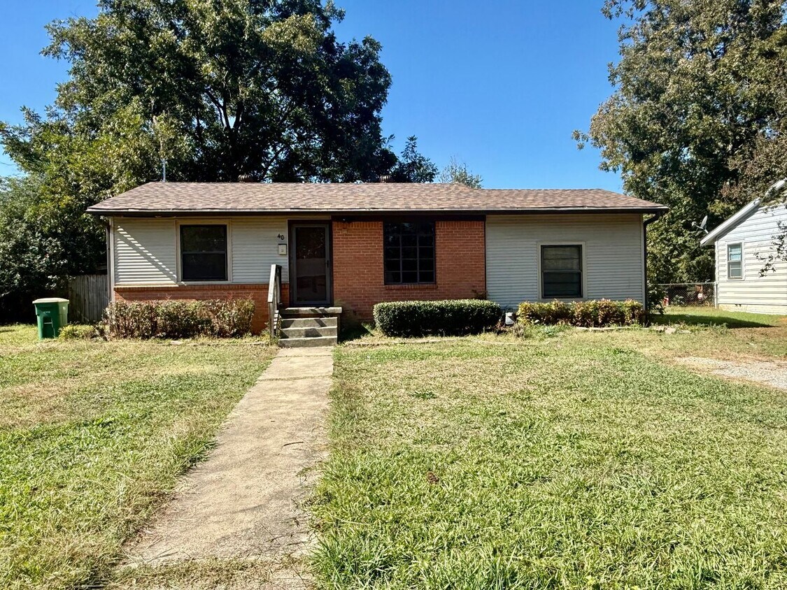 Primary Photo - 40 Hill Ln