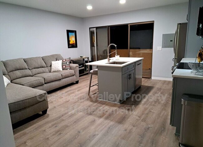 Foto del edificio - 5300 E Waverly Dr