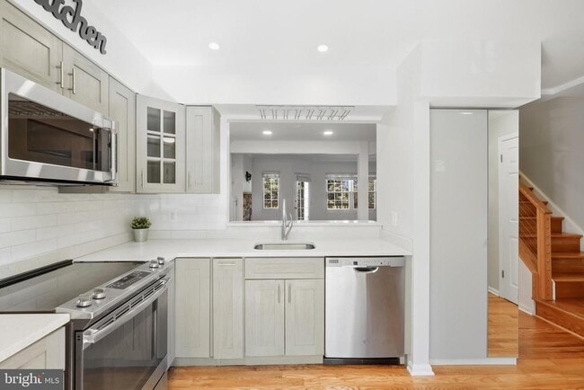 Building Photo - 5712 Medallion Ct