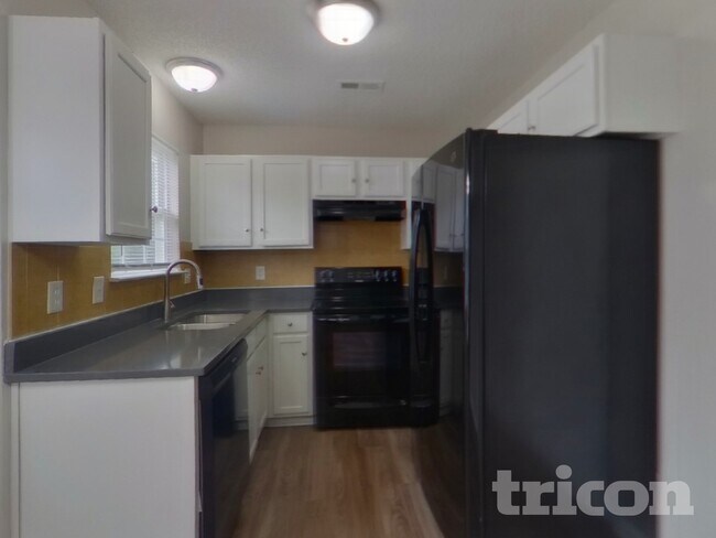 Building Photo - 2736 Daffodil Dr