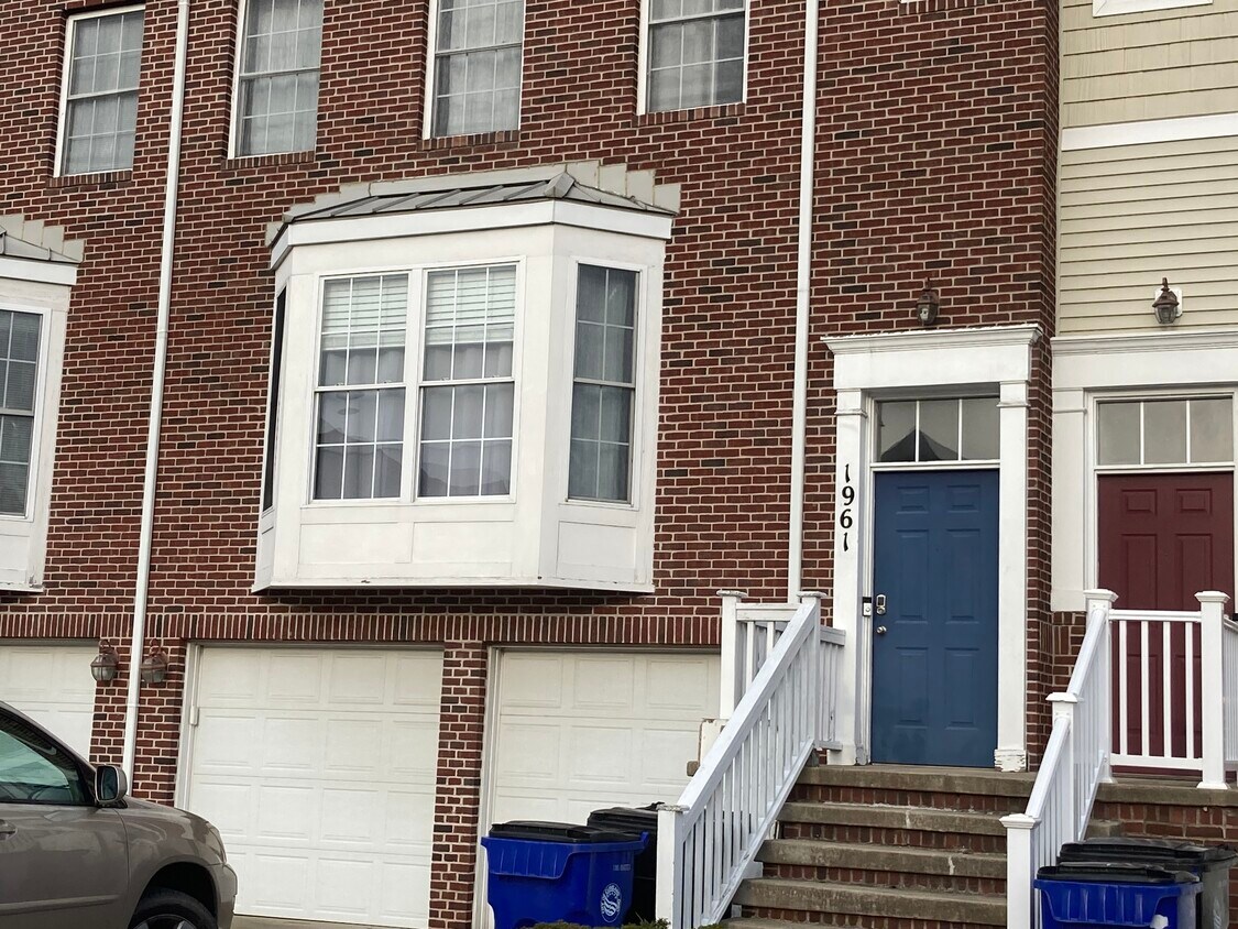 1961 E 85th St, Cleveland, OH 44106 Townhome Rentals in Cleveland OH