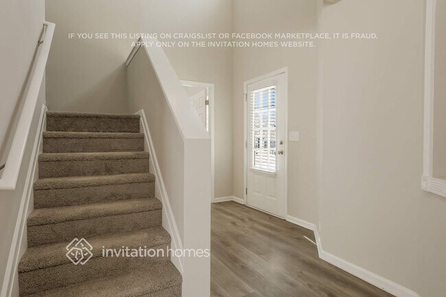 Foto del edificio - 76 Laurelton Cir