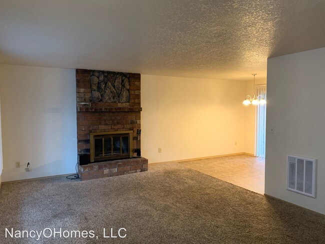 Building Photo - 2 br, 1.5 bath Apartment - 14116 NE 13TH ST