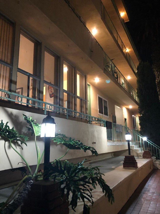 Foto del edificio - 11960 Montana Ave