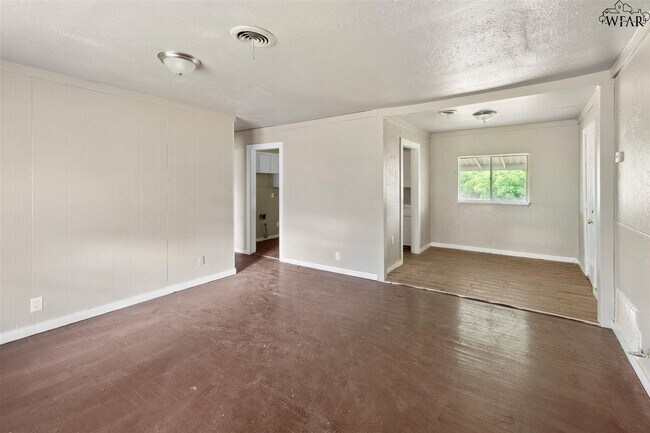 Building Photo - 207 County Rd