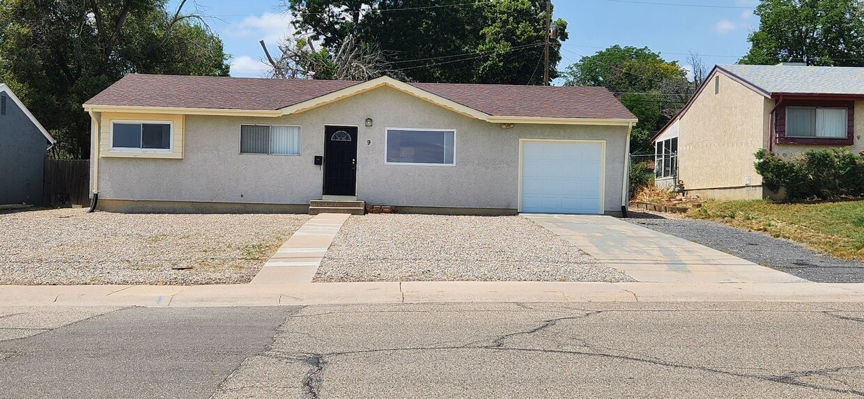 Primary Photo - ALL PROSPECTIVE TENANTS MUST SUBMIT A ON L...
