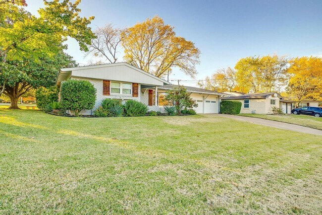 Foto del edificio - Beautiful Home on Corner Lot in South Hill...