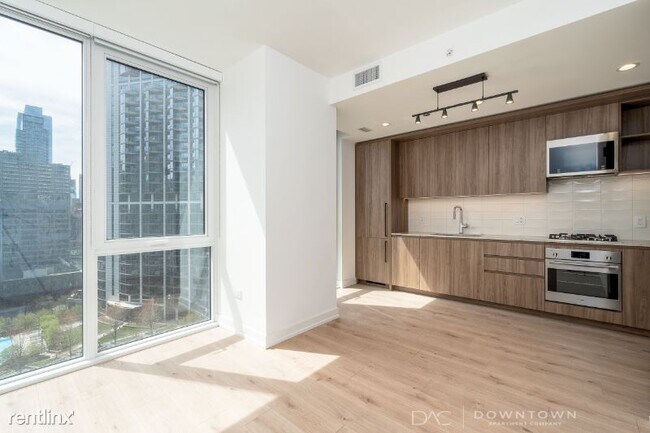 Foto del edificio - 1 br, 1 bath Condo - 350 W Grand Ave