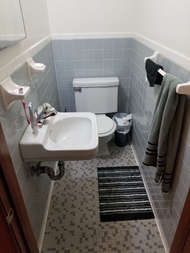Primary Photo - 120 Longview Dr