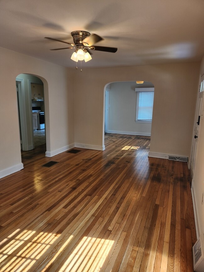 Living room + dining room - 513 Battle Ave