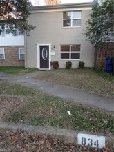 Building Photo - 834 N Buckingham Ct