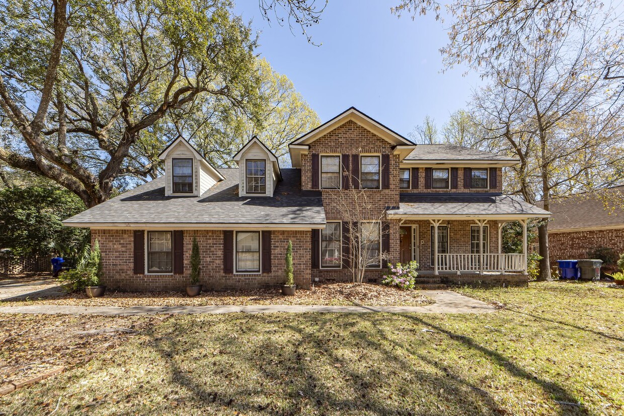 Primary Photo - 5 Bedroom 3 Bath Home in Parkshore - Charl...