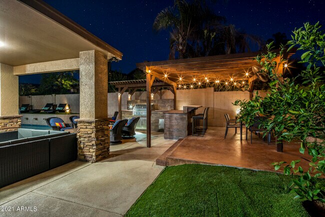 Building Photo - 6214 E Hillery Dr