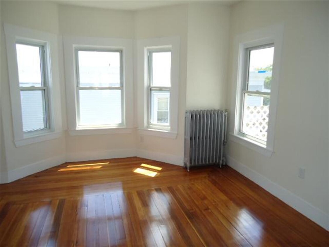 Primary Photo - 42 Derby St