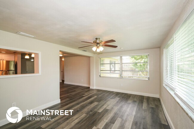 Foto del edificio - 3626 Bluebell Ln