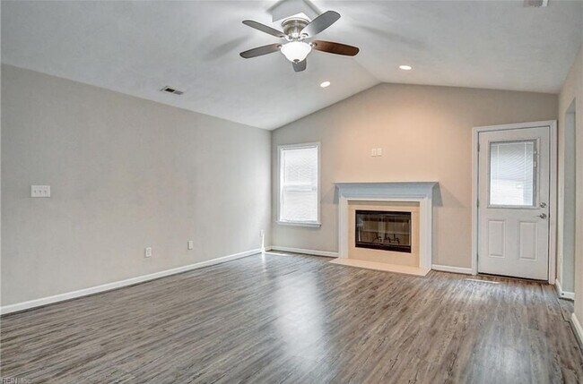 Foto del edificio - 1106 Eaglewood Dr
