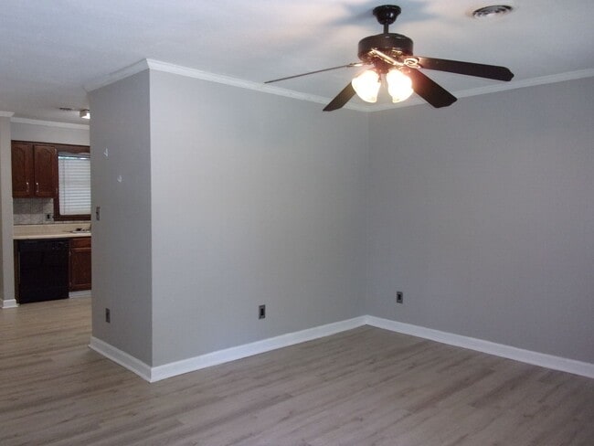 Building Photo - 589 Cedarvilla Dr