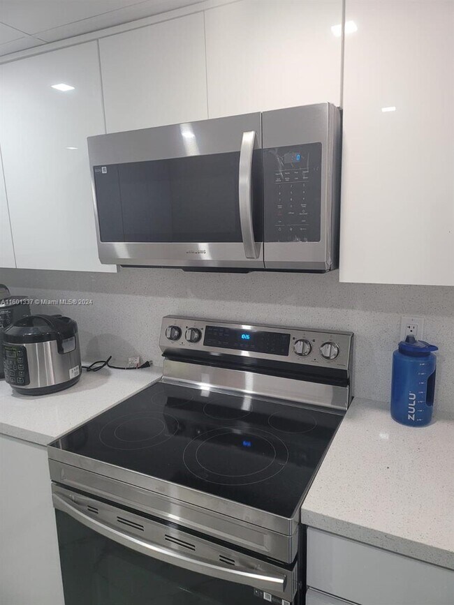 Foto del edificio - 10090 NW 80th Ct