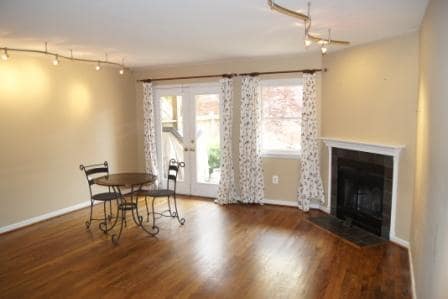 Building Photo - WONDERFUL 2 BEDROOM 1.5 BATH TOWNHOUSE W/ ...