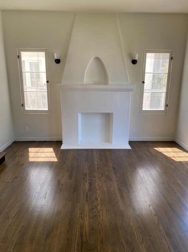 Living Room - 1854 S Sycamore Ave
