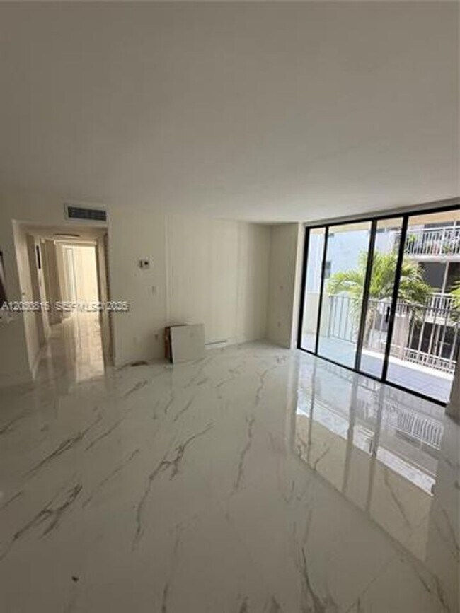 Foto del edificio - 1673 Bay Rd
