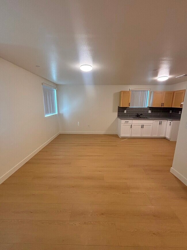 Foto del edificio - 6208 Brynhurst Ave