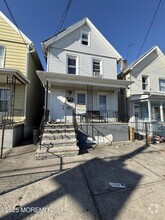 Building Photo - 467 State St