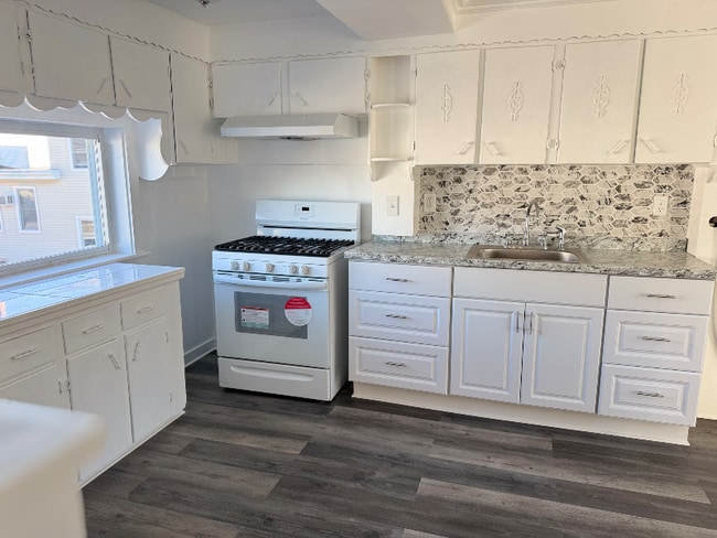 Building Photo - 127 Portland St