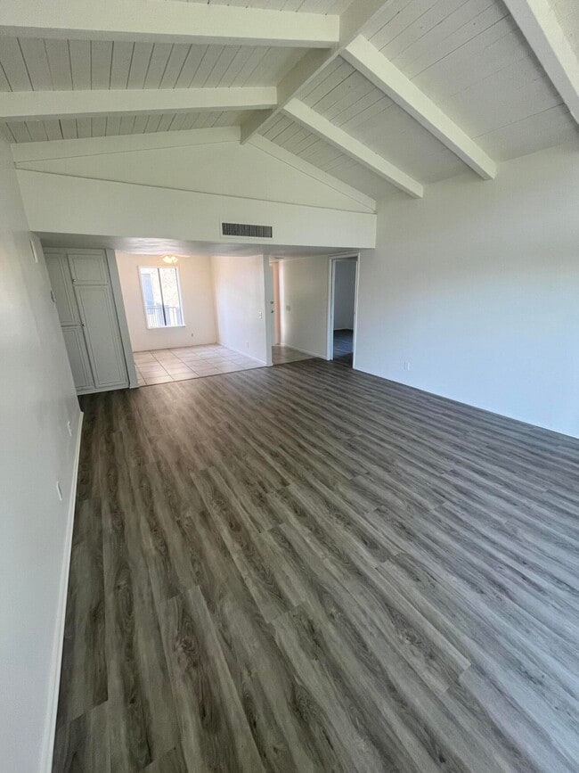 Building Photo - 1407 N Sunrise Way