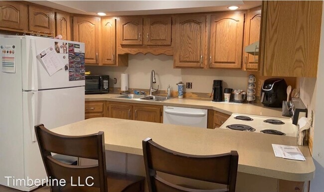 Building Photo - 2 br, 3.5 bath House - 5141 L street