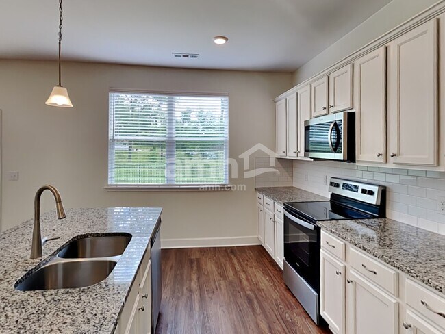 Building Photo - 1021 Bluewater Dr
