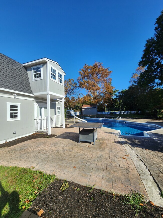 Building Photo - 5532 Forest View Dr
