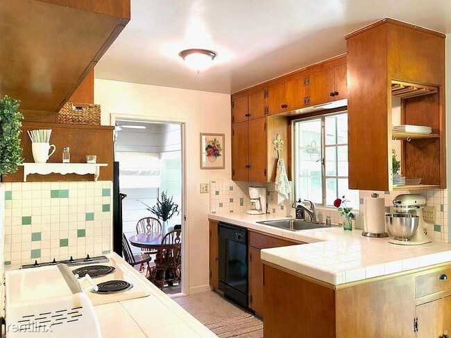 Building Photo - 2 br, 1 bath House - 2413 Morse Ave