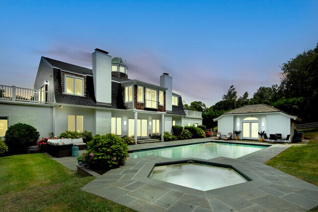 Foto del edificio - 1 Harbor View Dr