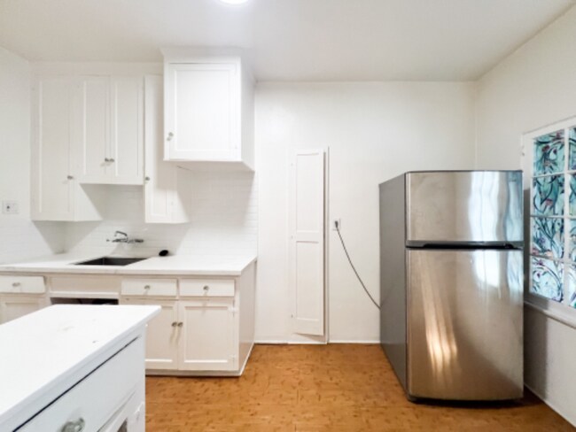 Foto del edificio - 366 N Sierra Bonita Ave