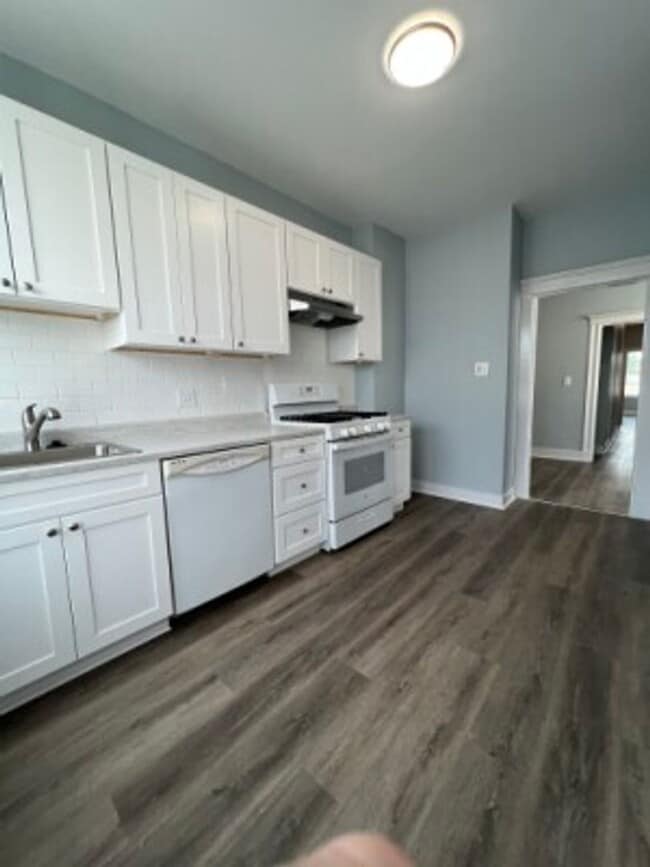 Photo - Great Location! Dishwasher, Pet Friendly, Back Porch, And Laundry-in-unit Apartment