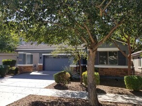 Building Photo - 4195 E Bonanza Rd