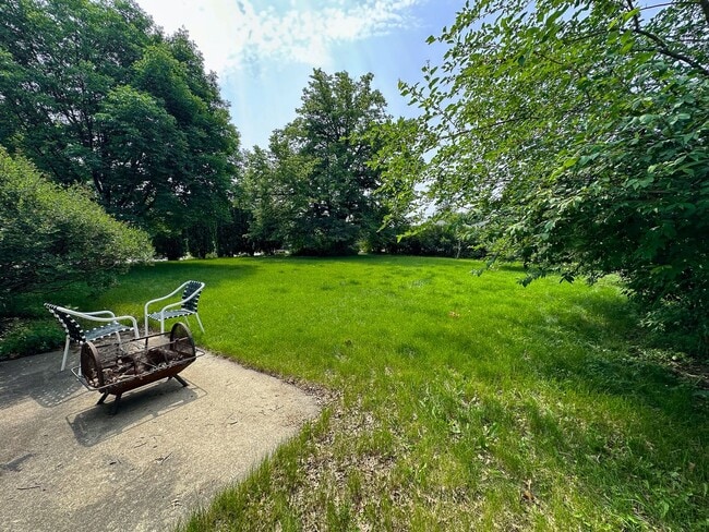 Foto del edificio - 2004 McCarthy Rd