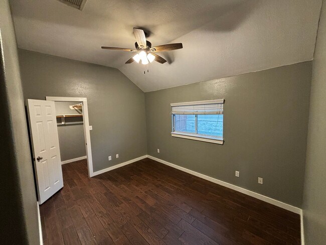 Foto del edificio - 4623 Village Park Dr