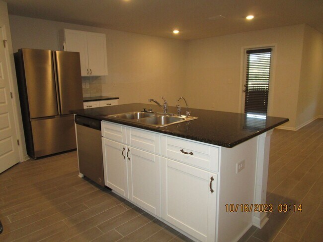 Building Photo - 7277 Ellie B Dr
