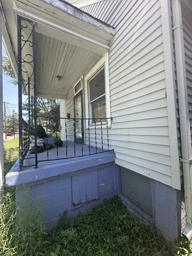 Foto del edificio - 3912 Beachwood Ave