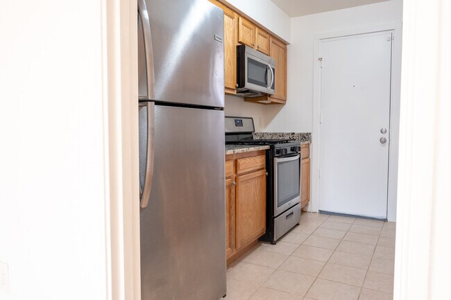 Building Photo - 2027 Barlowe Pl